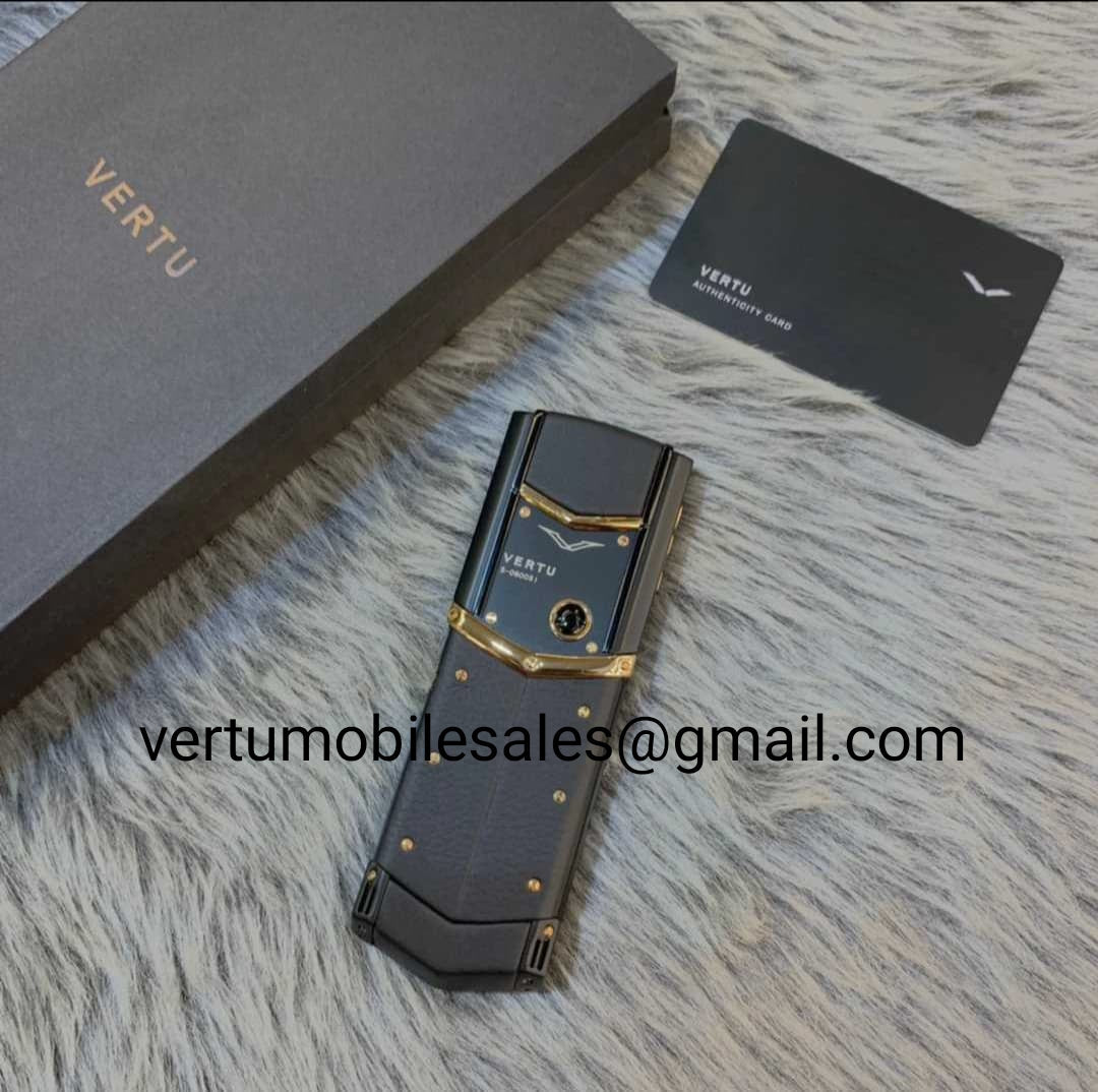 هاتف محمول Vertu Signature باللون الأسود والذهبي الوردي مزود بلوحة مفاتيح وأزرار