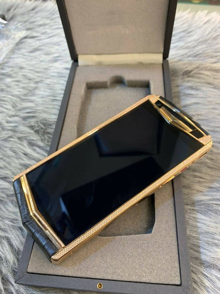 هاتف محمول Vertu Aster P باللون الأسود وجلد التمساح والماس والذهب الوردي