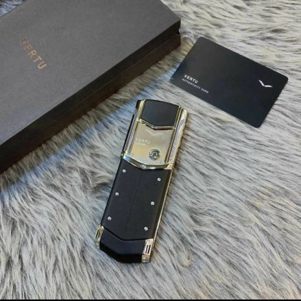 هاتف Vertu Signature Black Silver Blue Diamonds Edition (طلب مسبق)