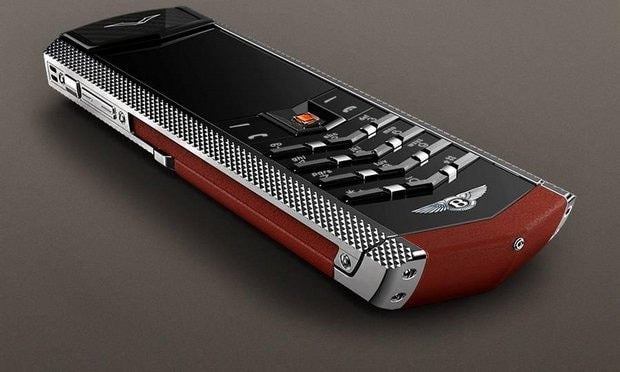 هاتف Vertu Signature S Bentley Limited Edition باللون الأحمر