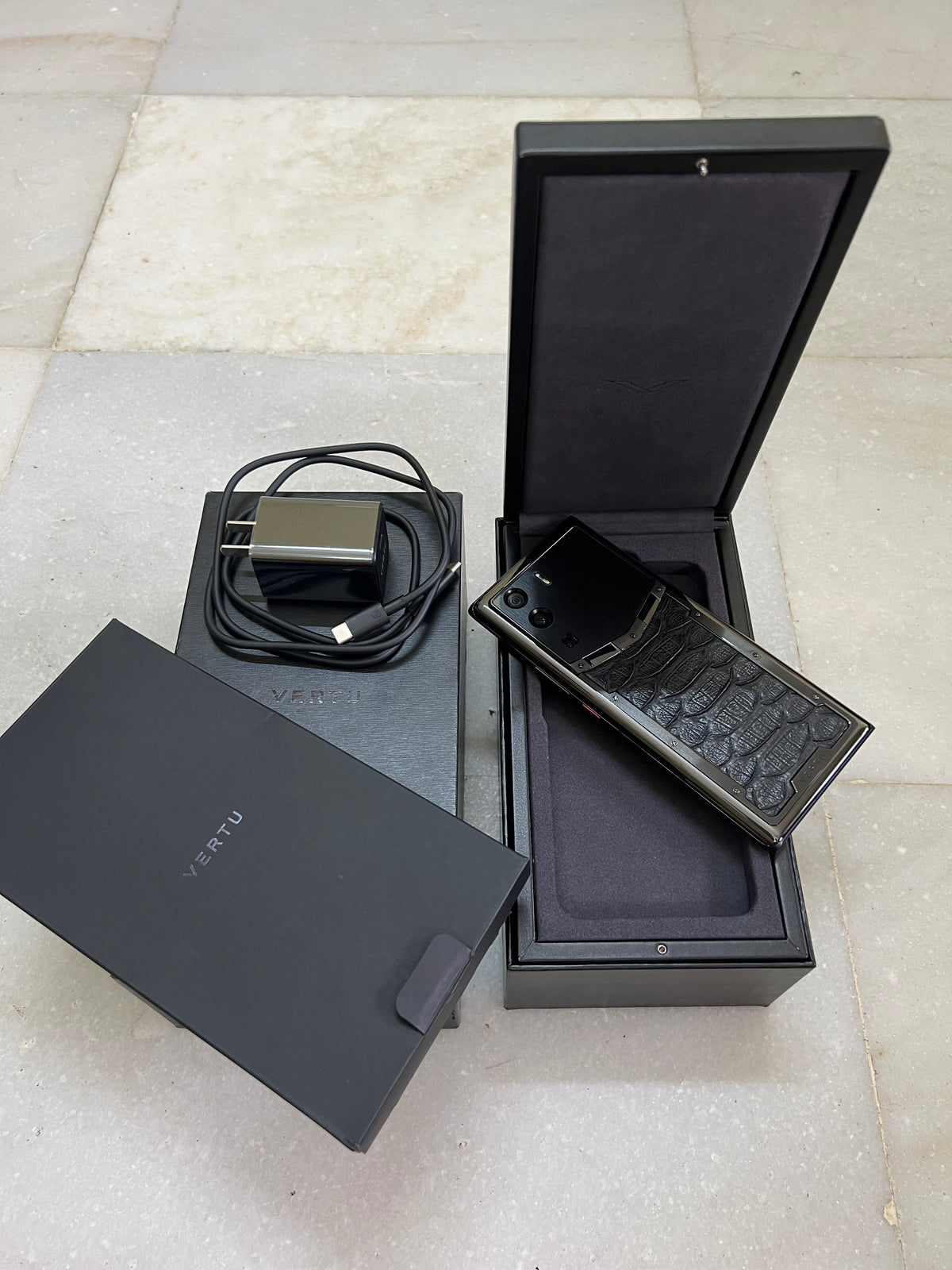 VERTU METAVERTU CURVE Python Skin Web3 5G Smartphone – Fortune Serpent Edition (Black, 512GB)