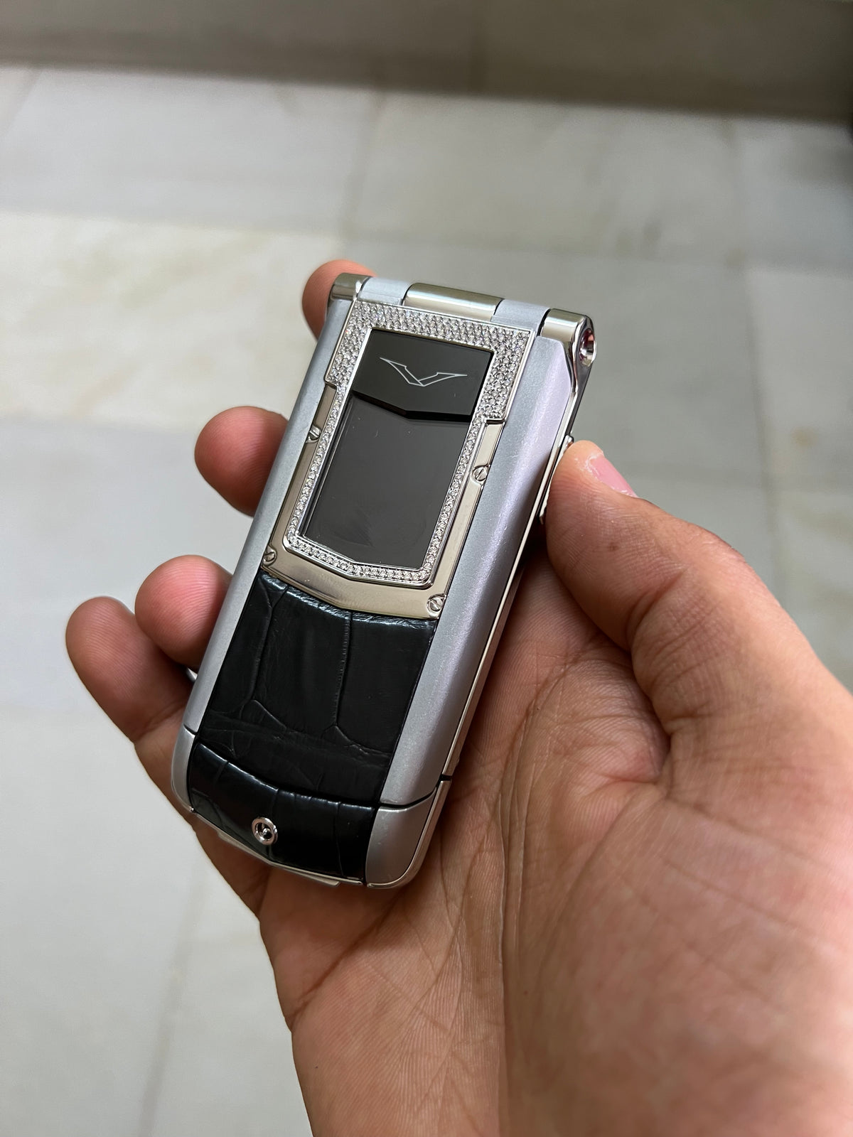 Vertu Constellation F Ayxta Black Alligator Diamond Luxury Keypad Mobile
