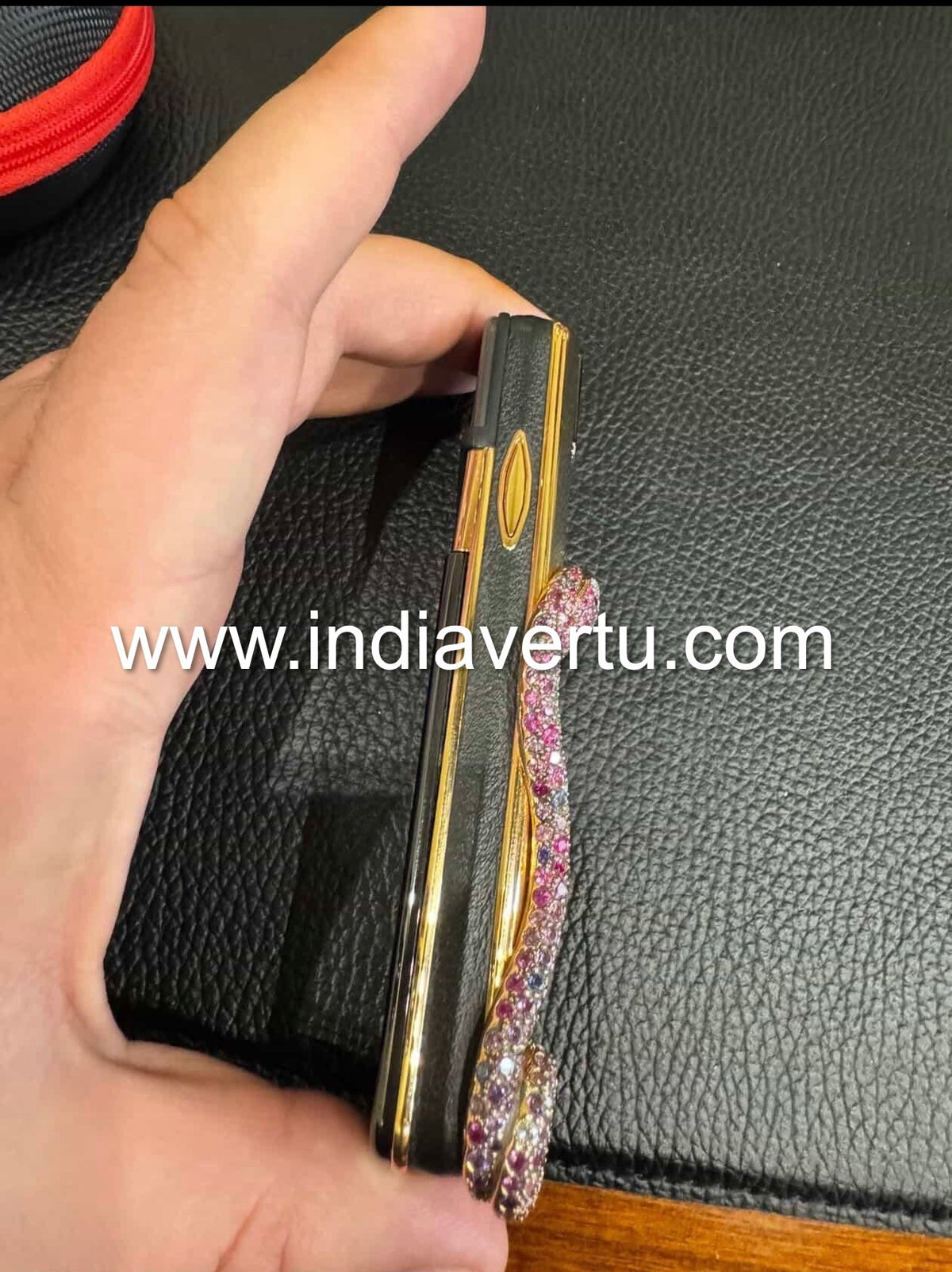VERTU SIGNATURE COBRA LIMITED EDITION KEYPAD PHONE