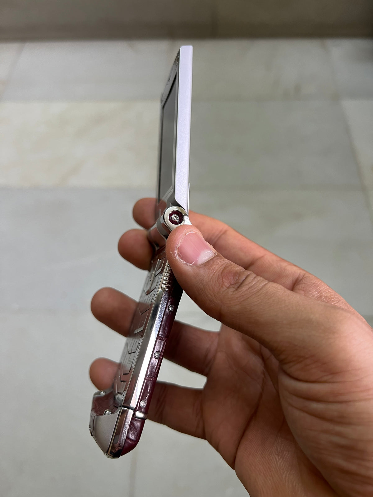 Vertu Constellation Ayxta Maroon Brown Alligator Flip Keypad Mobile