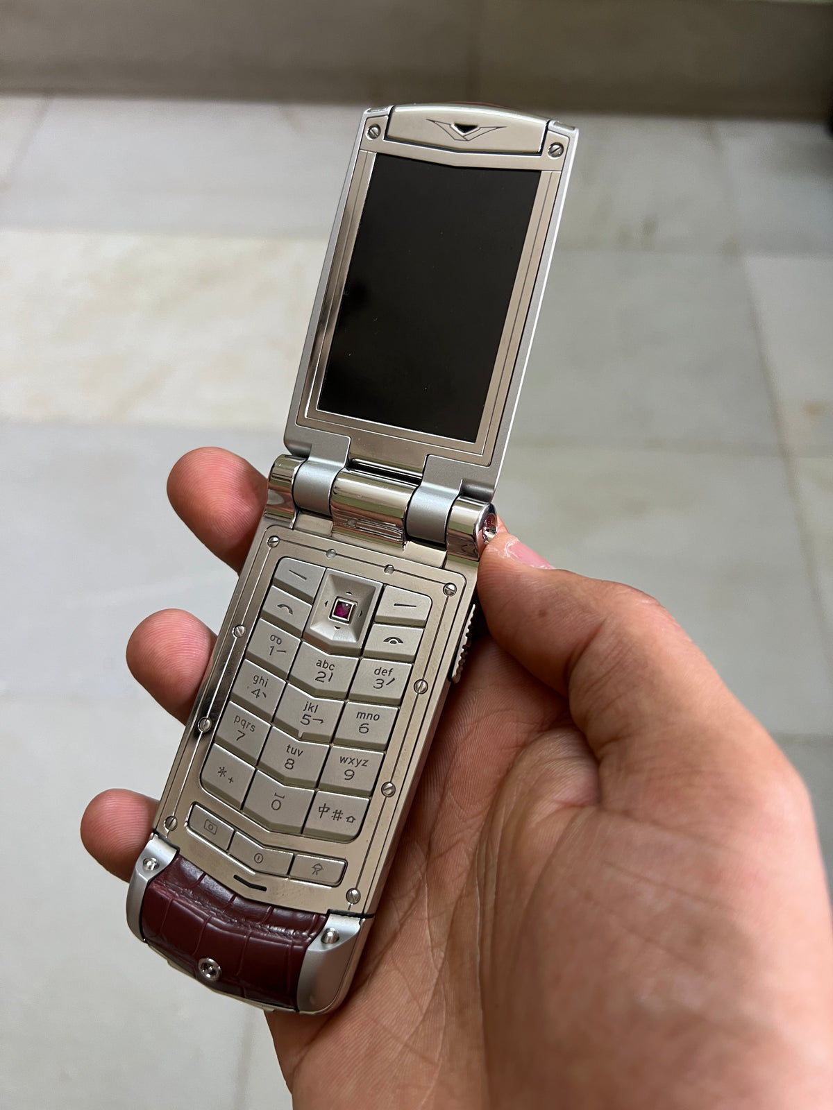 Vertu Constellation Ayxta Maroon Brown Alligator Flip Keypad Mobile