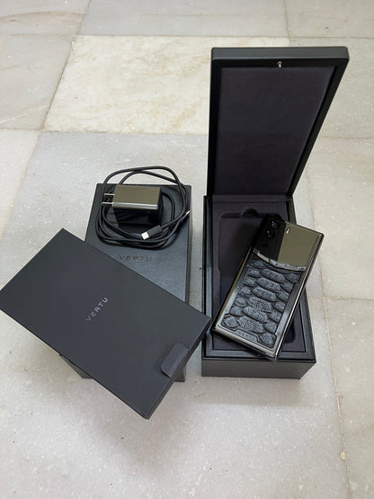 VERTU METAVERTU CURVE Python Skin Web3 5G Smartphone – Fortune Serpent Edition (Black, 512GB)