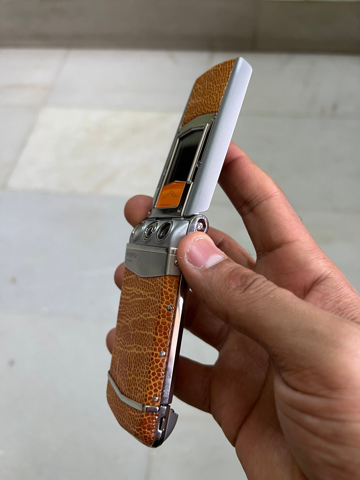 Vertu Constellation Ayxta Orange Keypad Mobile