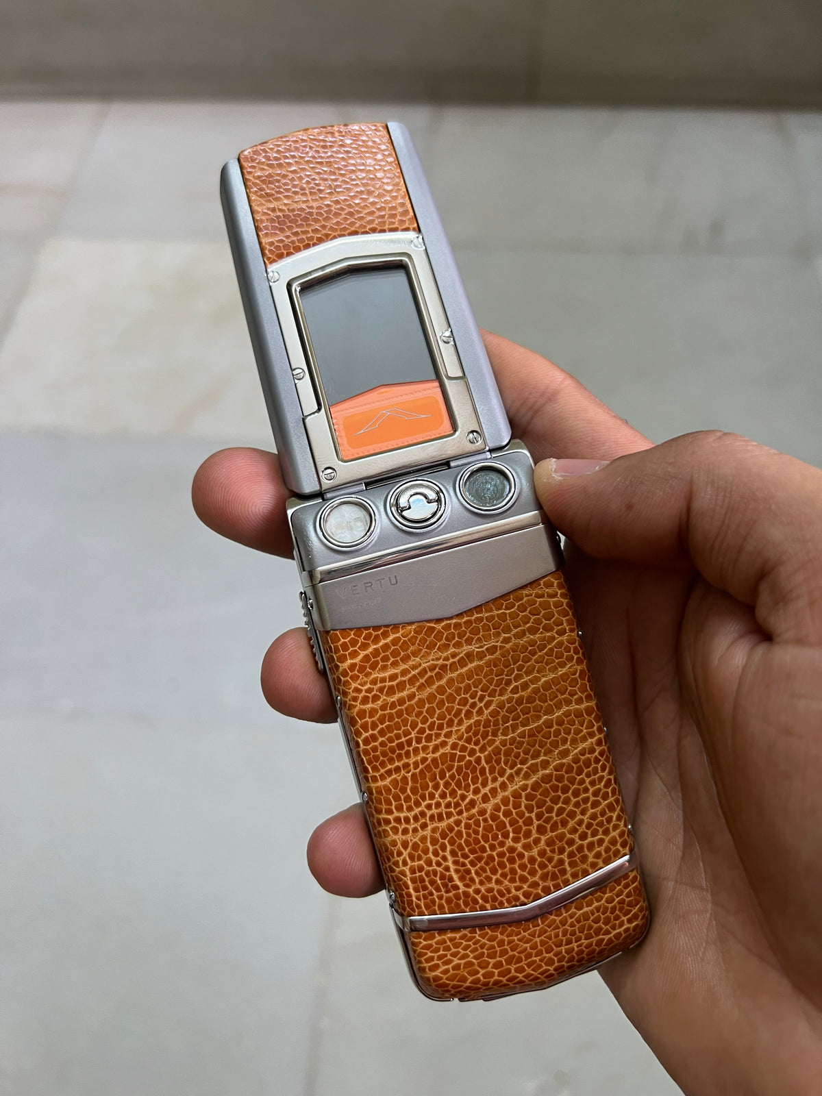 Vertu Constellation Ayxta Orange Keypad Mobile