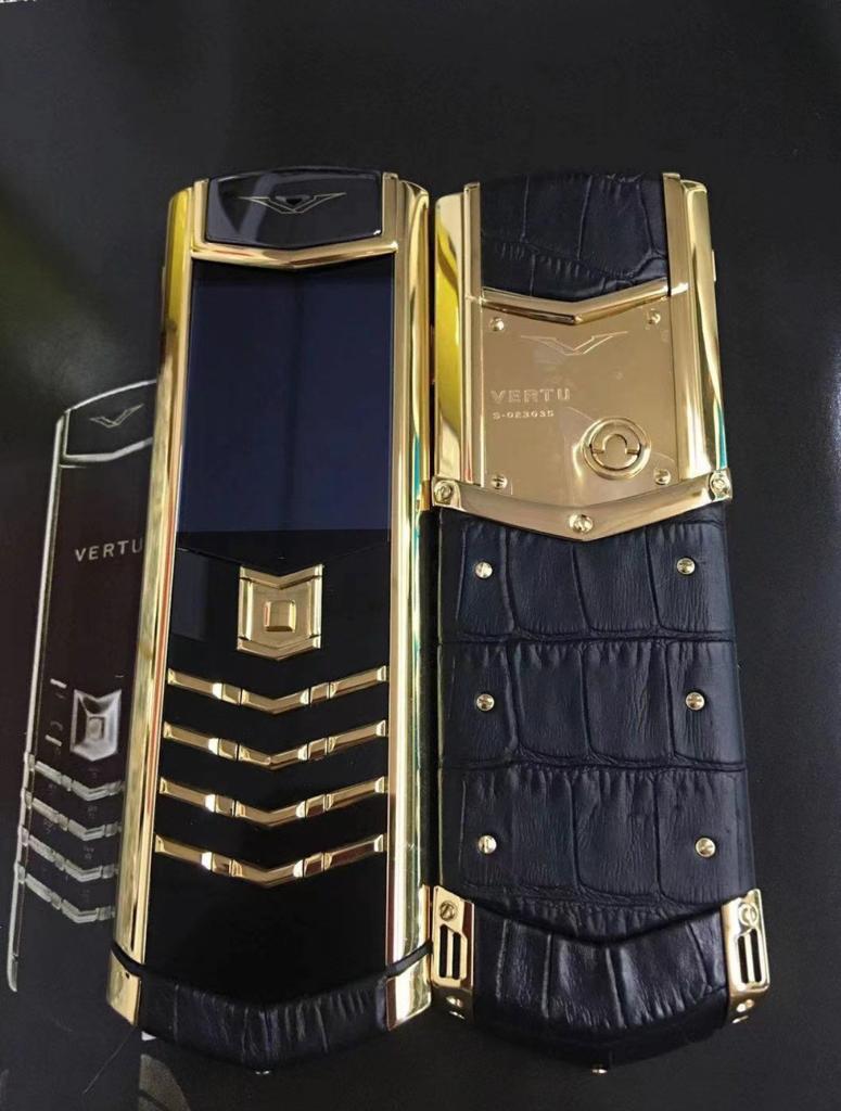 عرض كومبو لـ 3 هواتف محمولة من Vertu Signature 