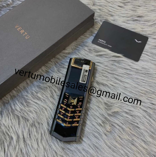 هاتف محمول Vertu Signature باللون الأسود والذهبي الوردي مزود بلوحة مفاتيح وأزرار