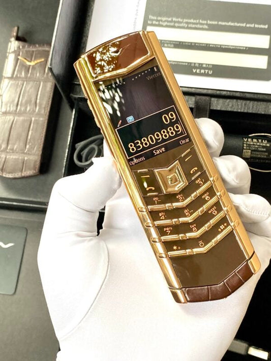 هاتف Vertu Signature S باللون الوردي الذهبي مع جلد التمساح