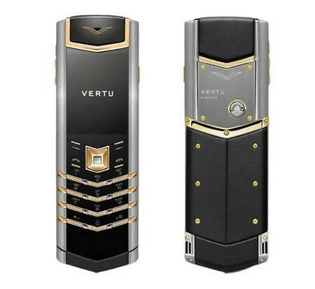لوحة مفاتيح هاتف Vertu Signature باللونين الفضي والذهبي والأسود