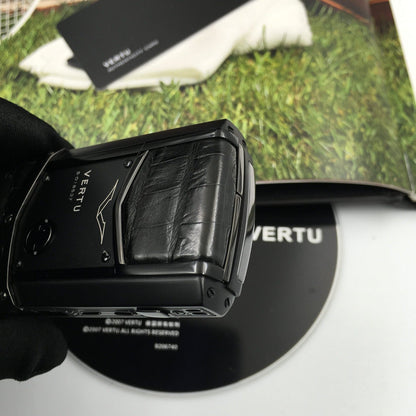 هاتف Vertu Signature S الفاخر باللون الأسود من جلد التمساح