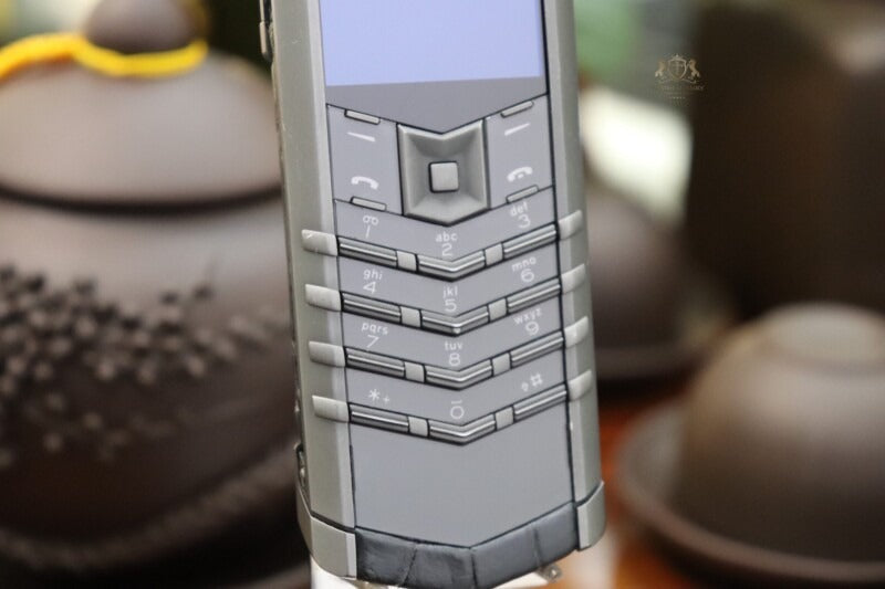 هاتف Vertu Signature S المحمول المصنوع من الزركونيوم والمصنوع من جلد التمساح