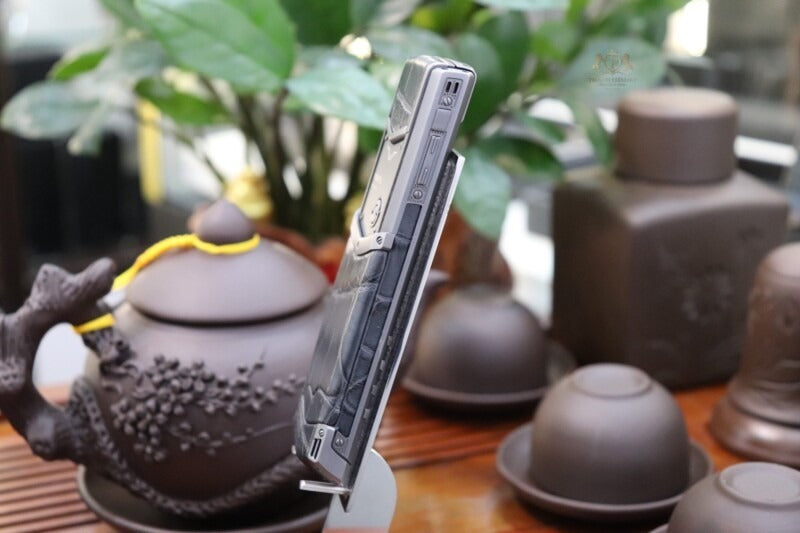 هاتف Vertu Signature S المحمول المصنوع من الزركونيوم والمصنوع من جلد التمساح