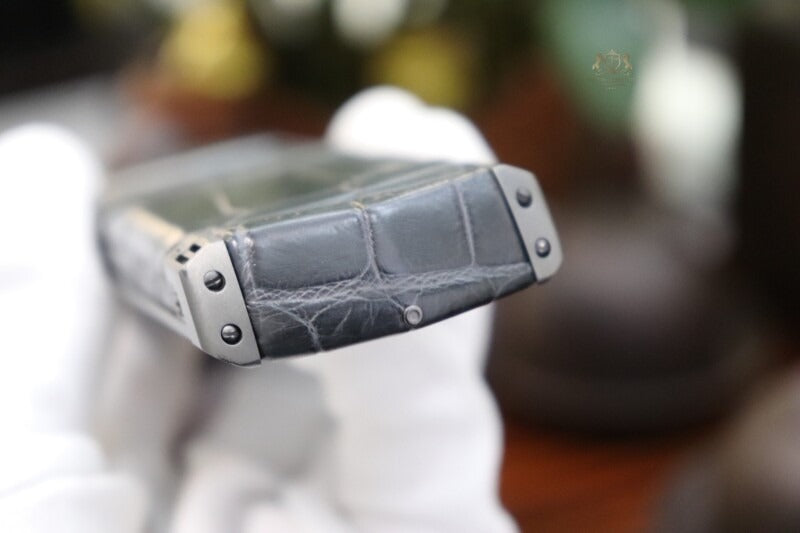هاتف Vertu Signature S المحمول المصنوع من الزركونيوم والمصنوع من جلد التمساح
