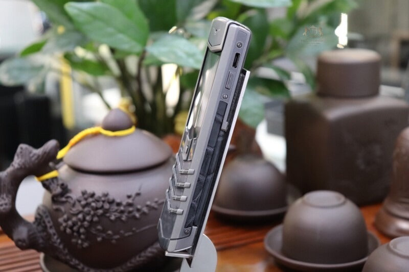 هاتف Vertu Signature S المحمول المصنوع من الزركونيوم والمصنوع من جلد التمساح