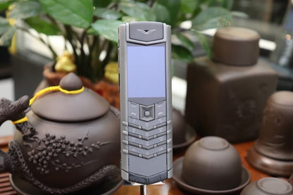 هاتف Vertu Signature S المحمول المصنوع من الزركونيوم والمصنوع من جلد التمساح
