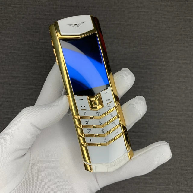 لوحة مفاتيح Vertu Signature باللون الأبيض من الذهب عيار 18 قيراطًا